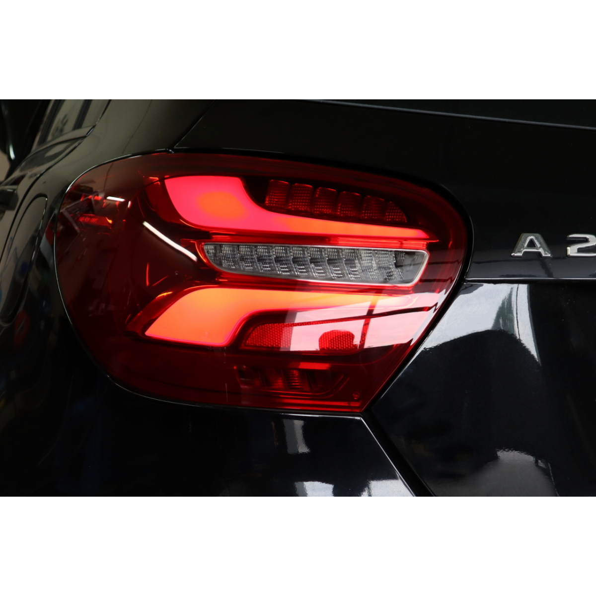 Fari LED posteriori facelift - Retrofit kit - Mercedes A-Class W176 con  fari anteriori alogeni - Navistore