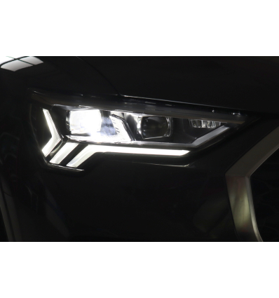 Set fari anteriori LED Matrix con luce diurna LED e freccia dinamica - Audi Q3 F3