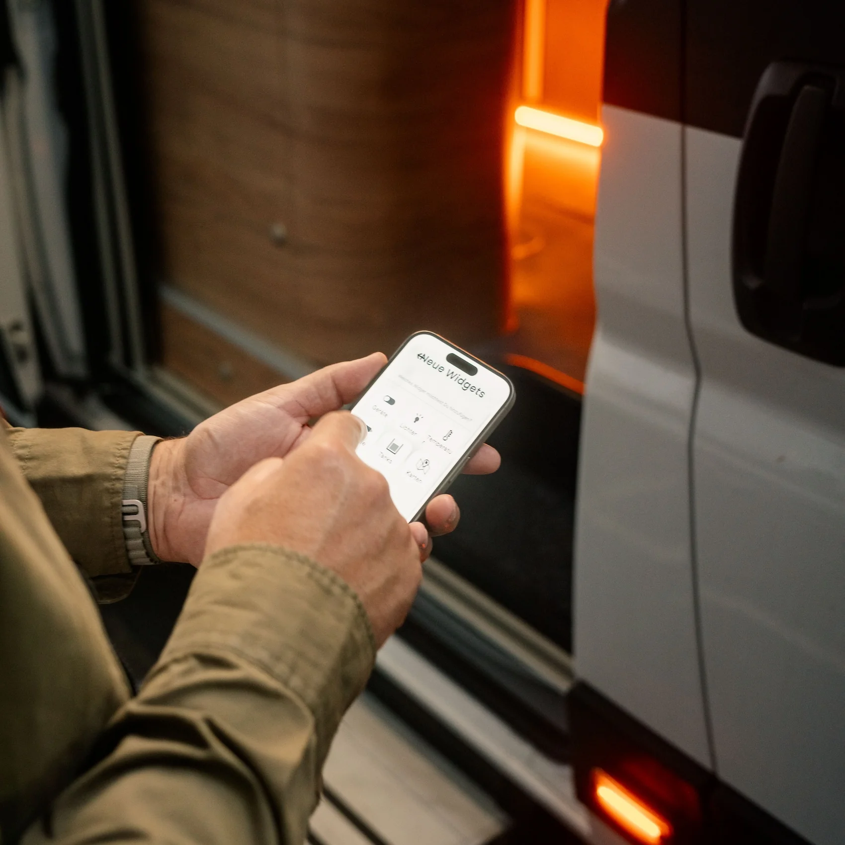 REVOTION controllato tramite smartphone